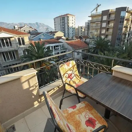 Lux M Center * Budva