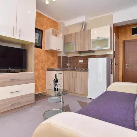 Lux M Center *